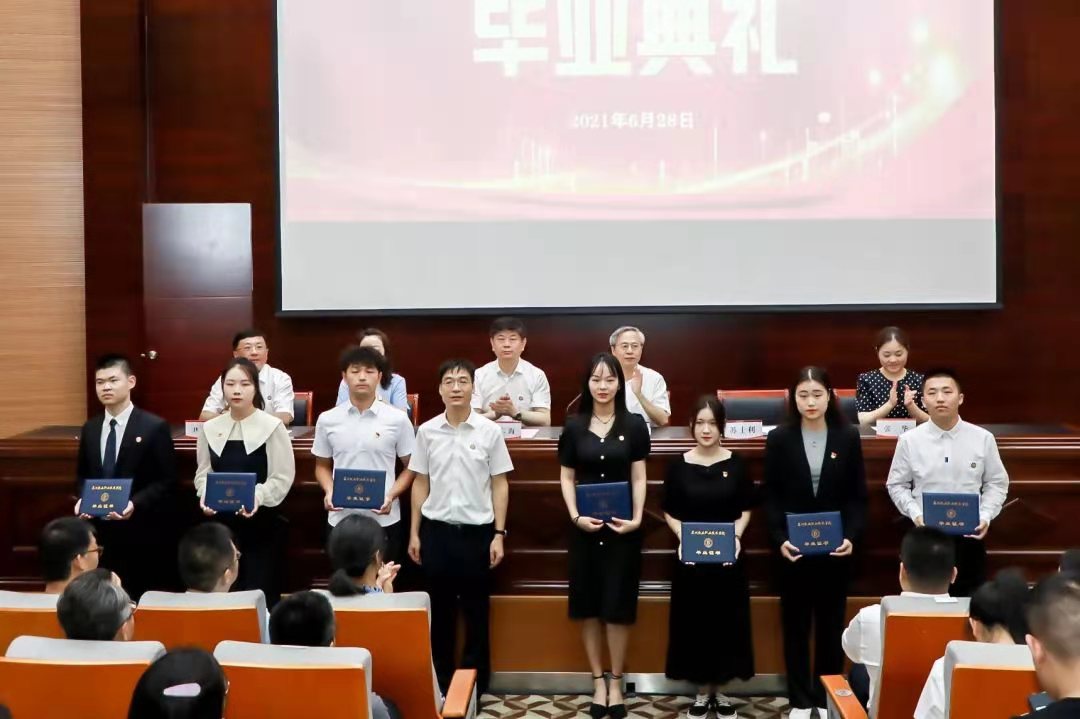 星空体育app注册入口最新版下载副书