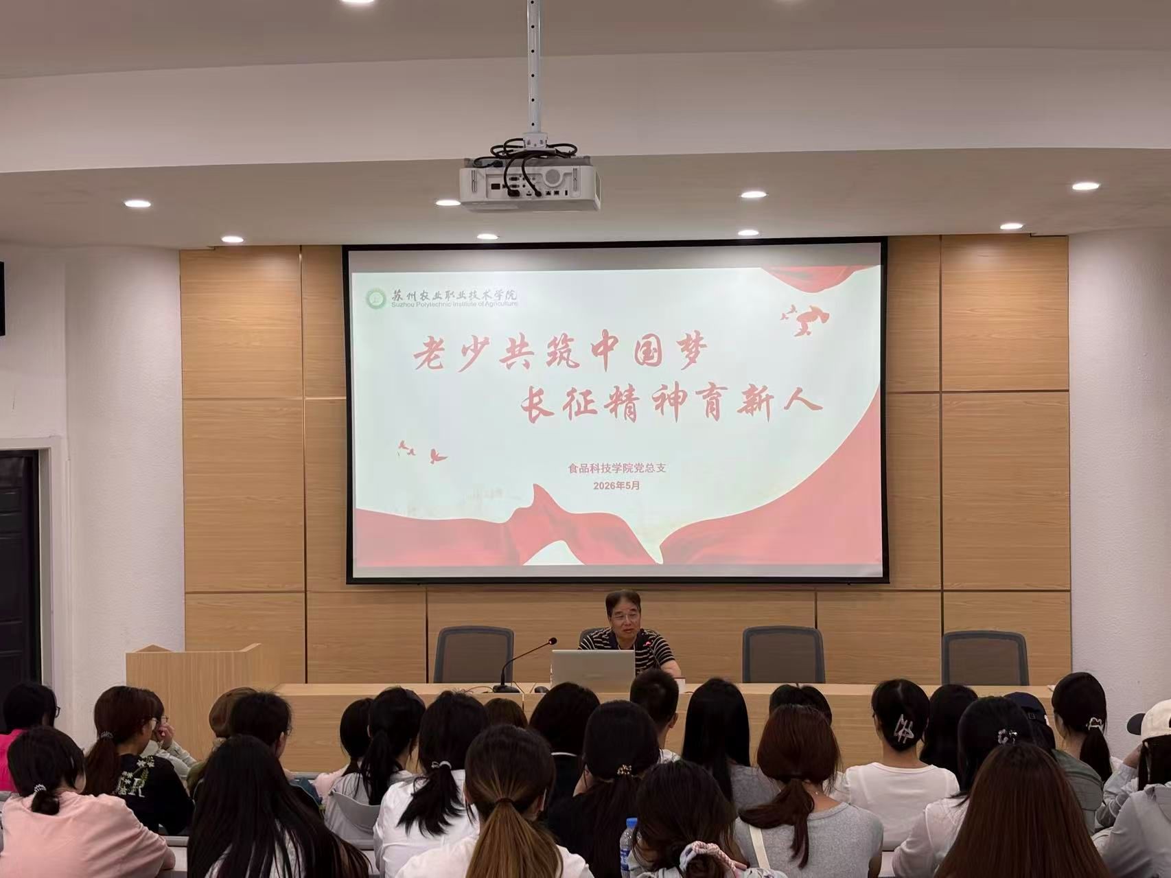 充分发挥老干部